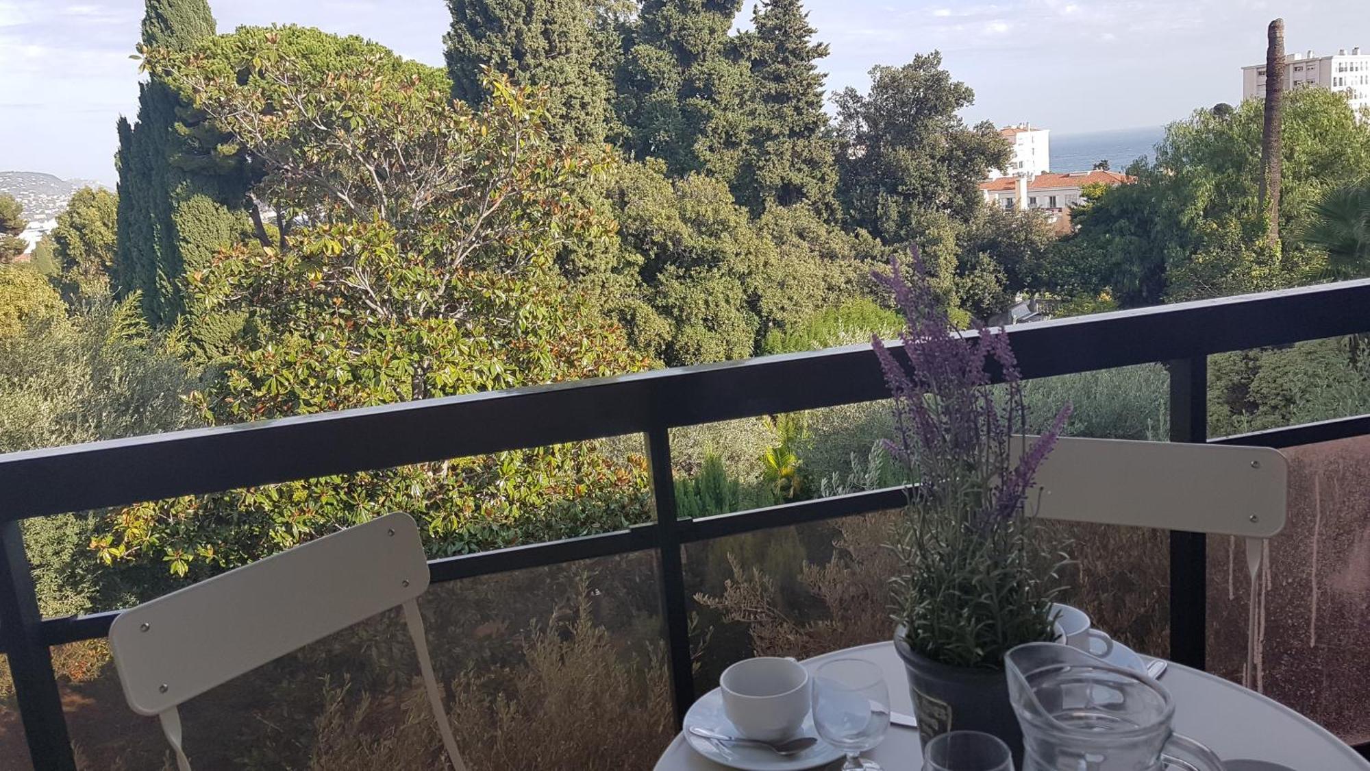 Les Palmiers A 700M De La Mer Nizza Szoba fotó