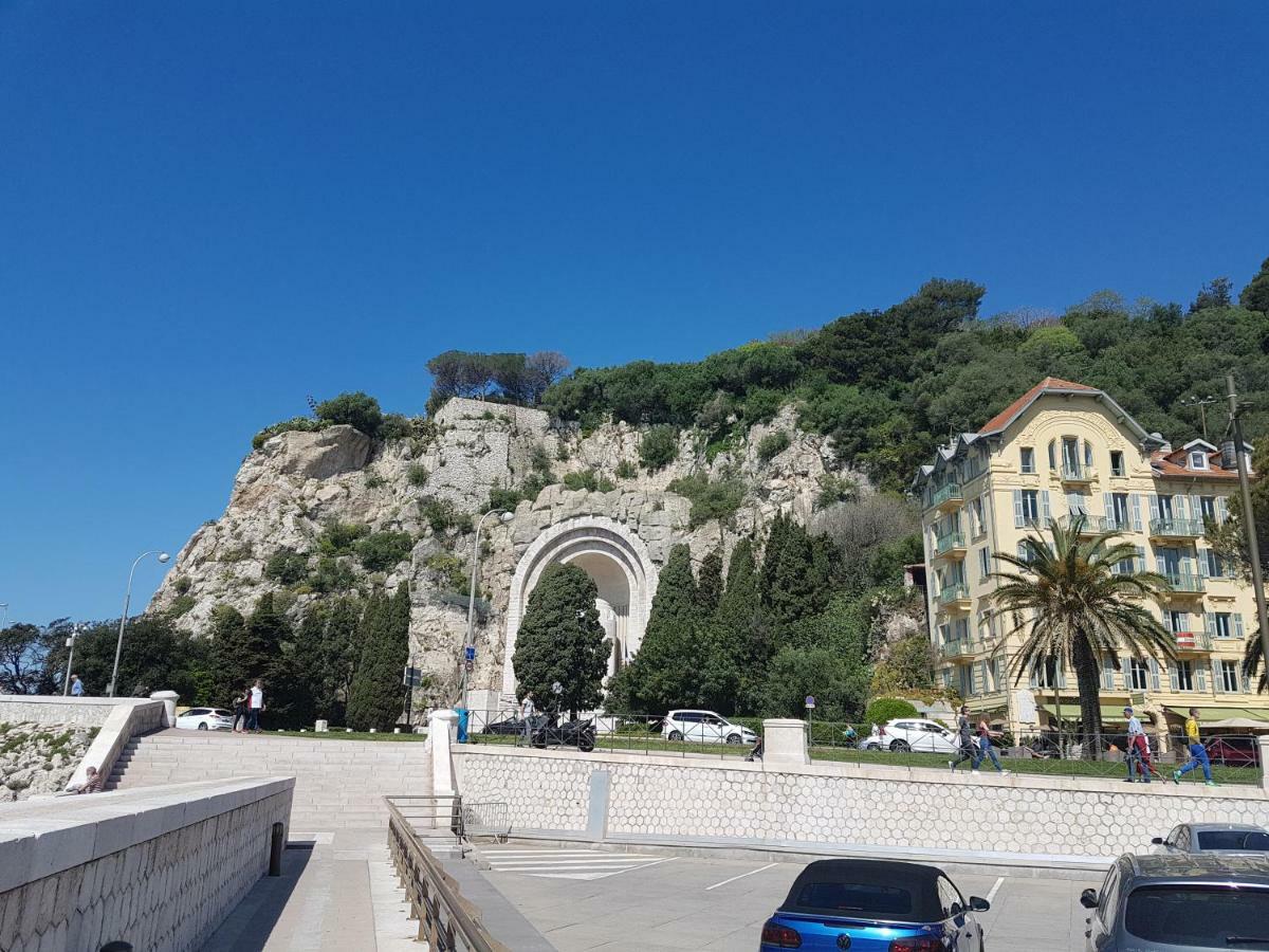 Les Palmiers A 700M De La Mer Nizza Kültér fotó